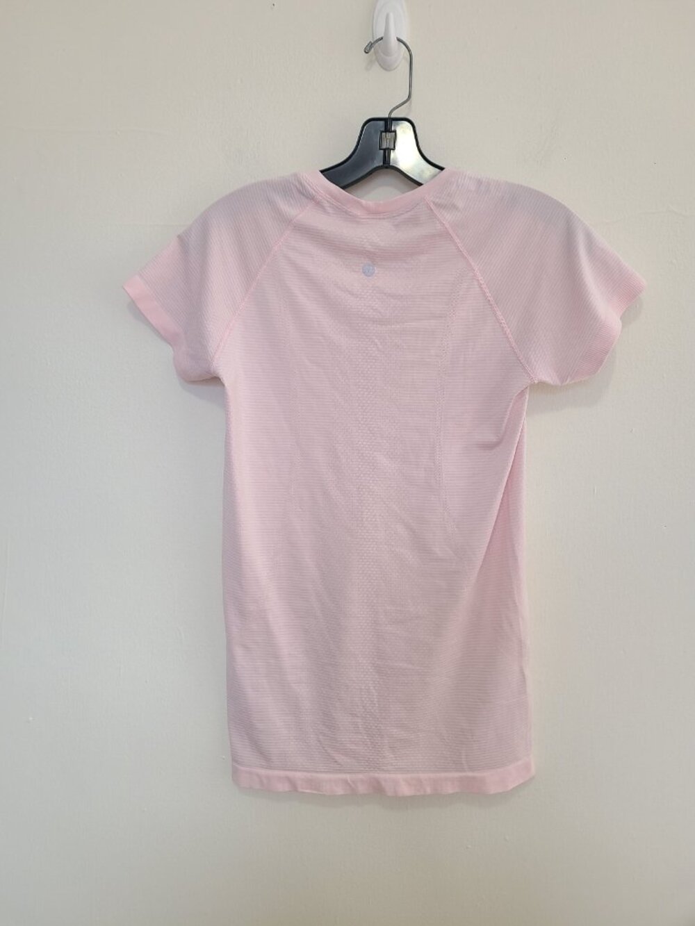 Lululemon Swiftly Tech Short Sleeve 2.0 shirt size 6 Light Pink - Picture 2 of 6